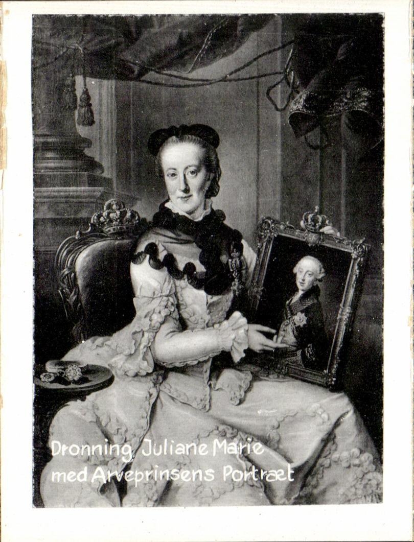 CPSM Danemark Denmark Frederiksborg Slot Dronning juliane marie med arveprinsens portraet