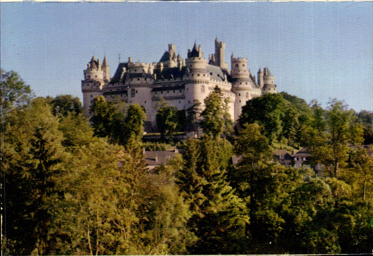 CPSM Pierrefonds vue generale du chateau