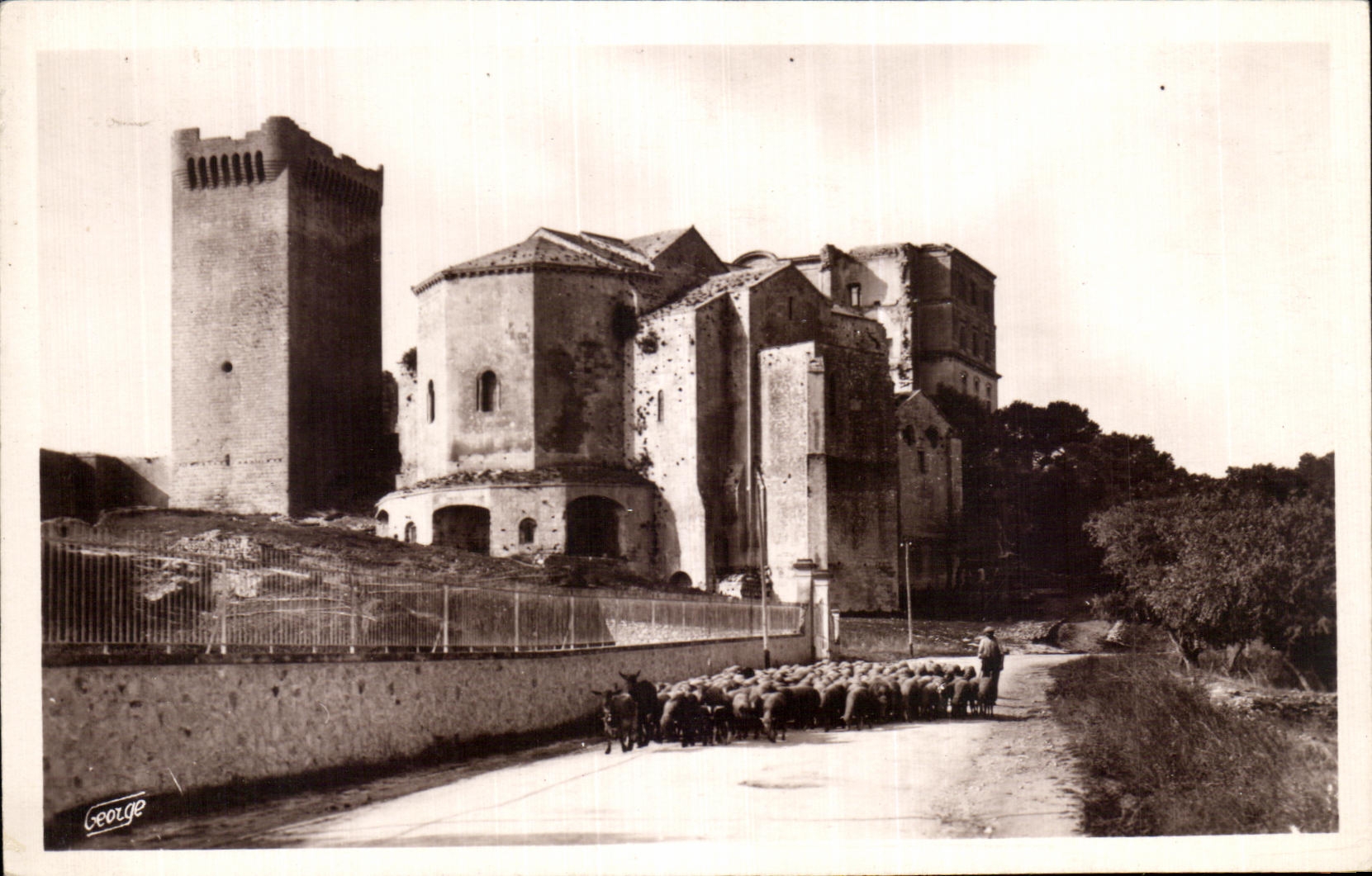 CPA Montmajour Abbaye xii siecle