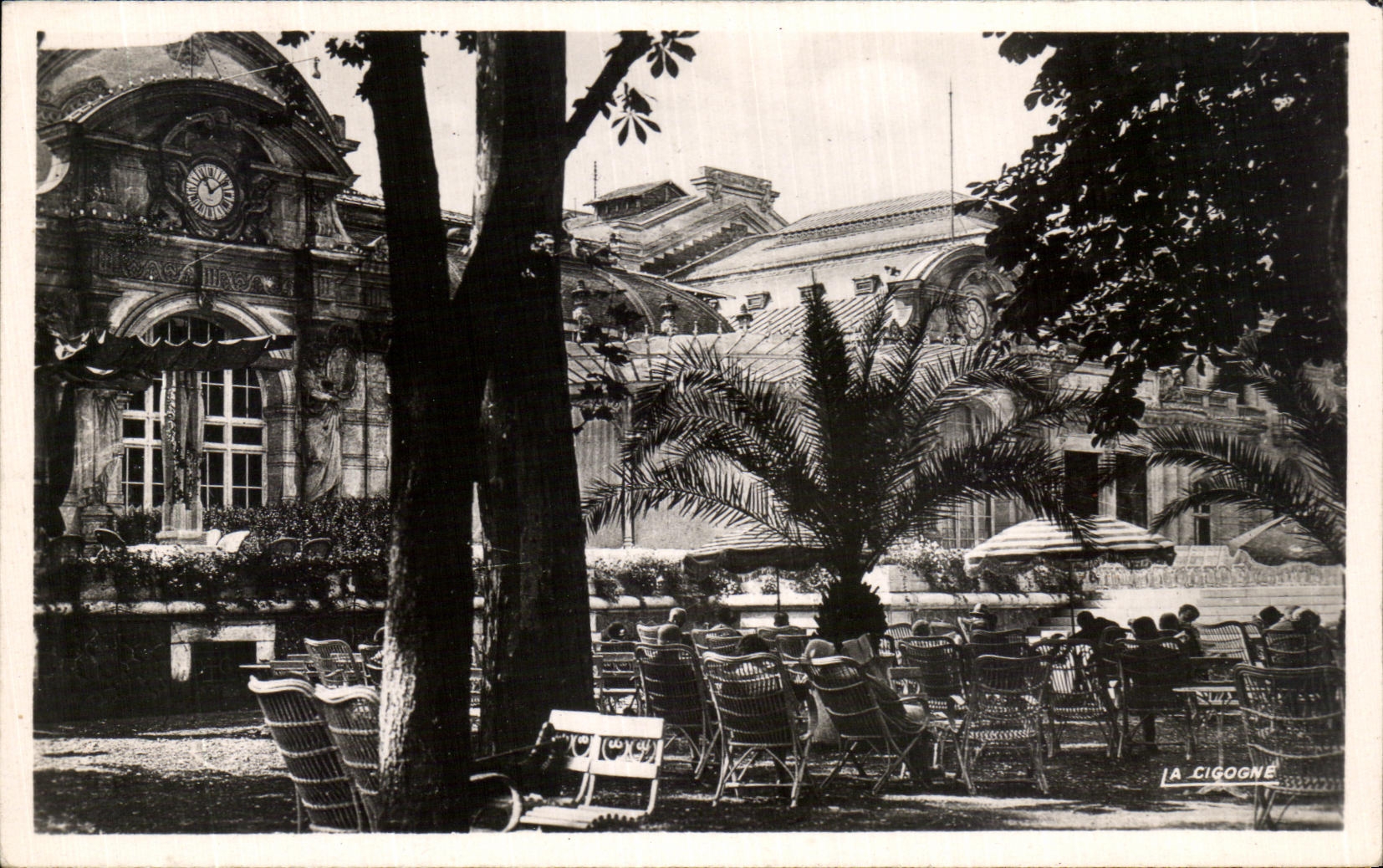 CPA Vichy Le Casino vu de cote