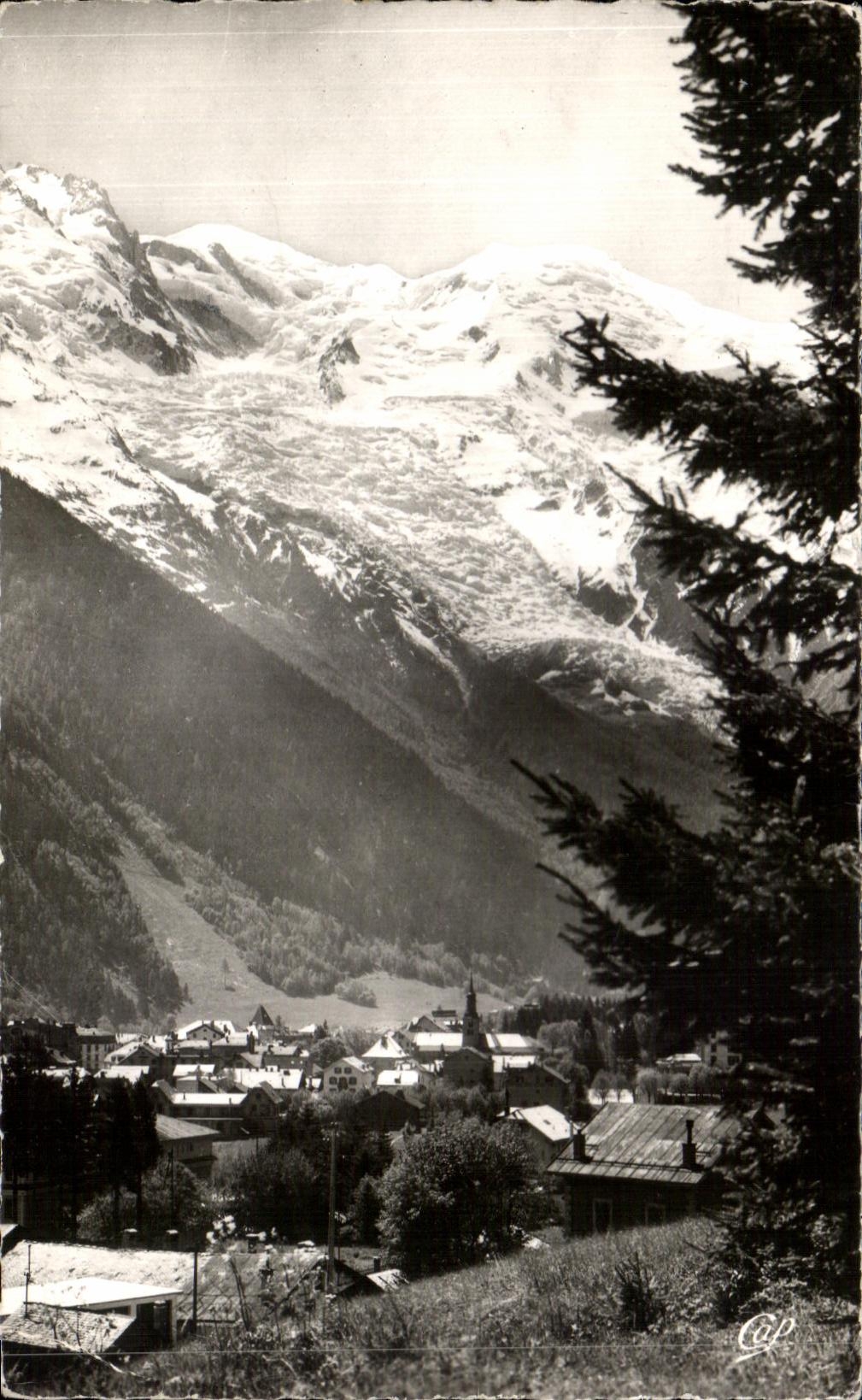 CPA Chamonix mont blanc vue generale et le masslf du mont blane