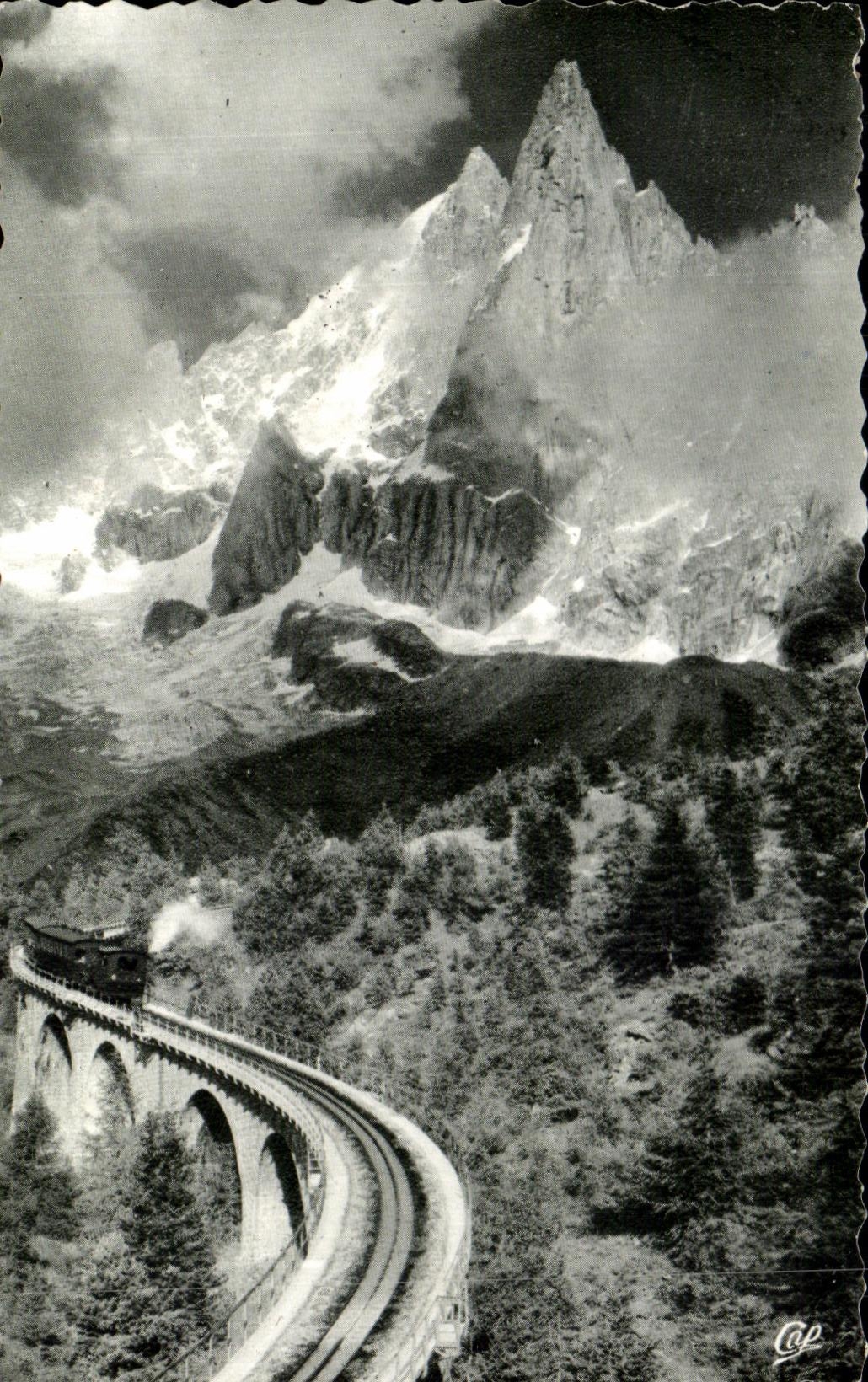 CPA Chamonlx mont blanc chemin de fer du montenvers et aiguille du dru