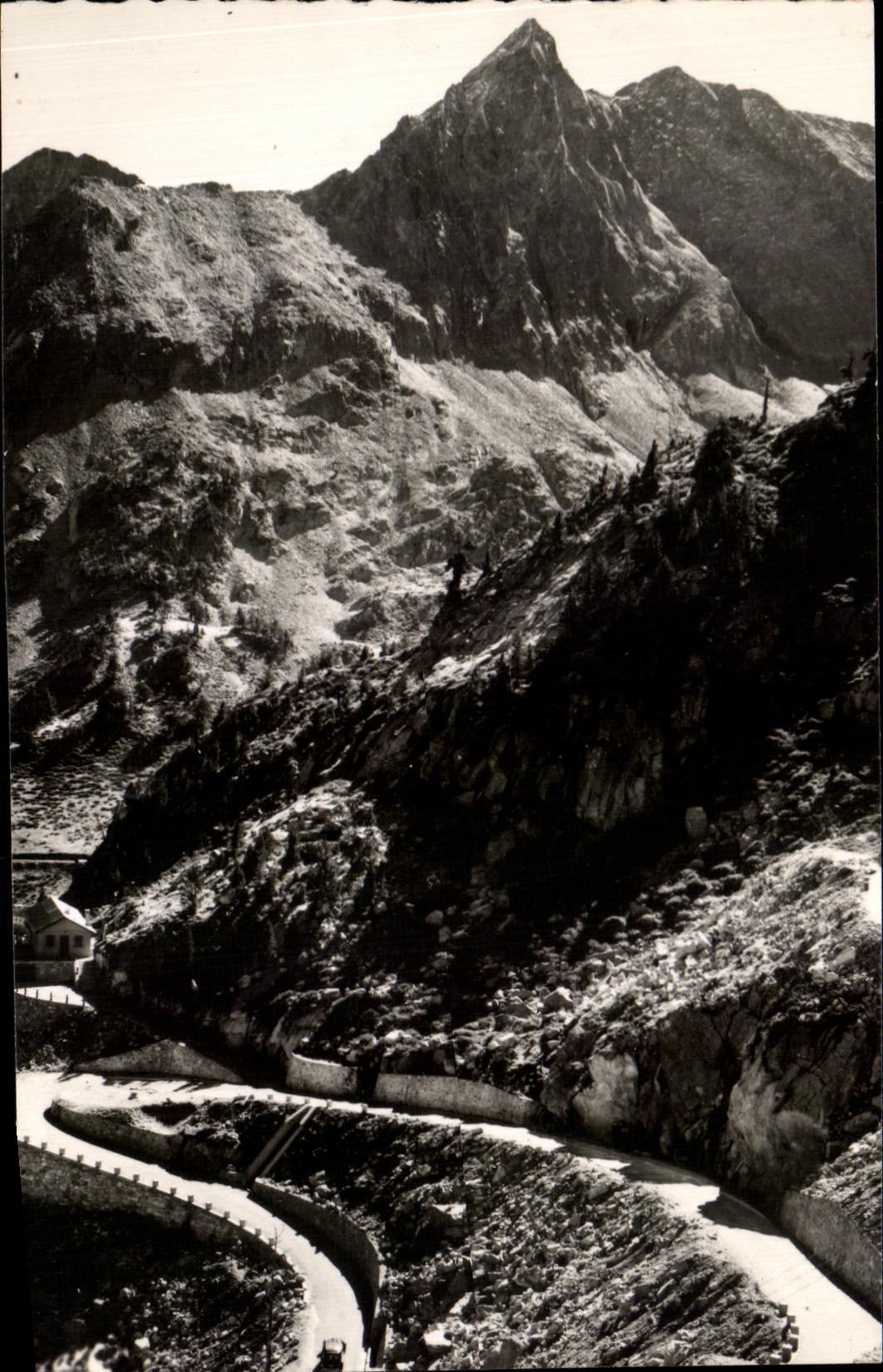 CPA Vallee d'Aure les lacets capdelong et le Pic Mechant