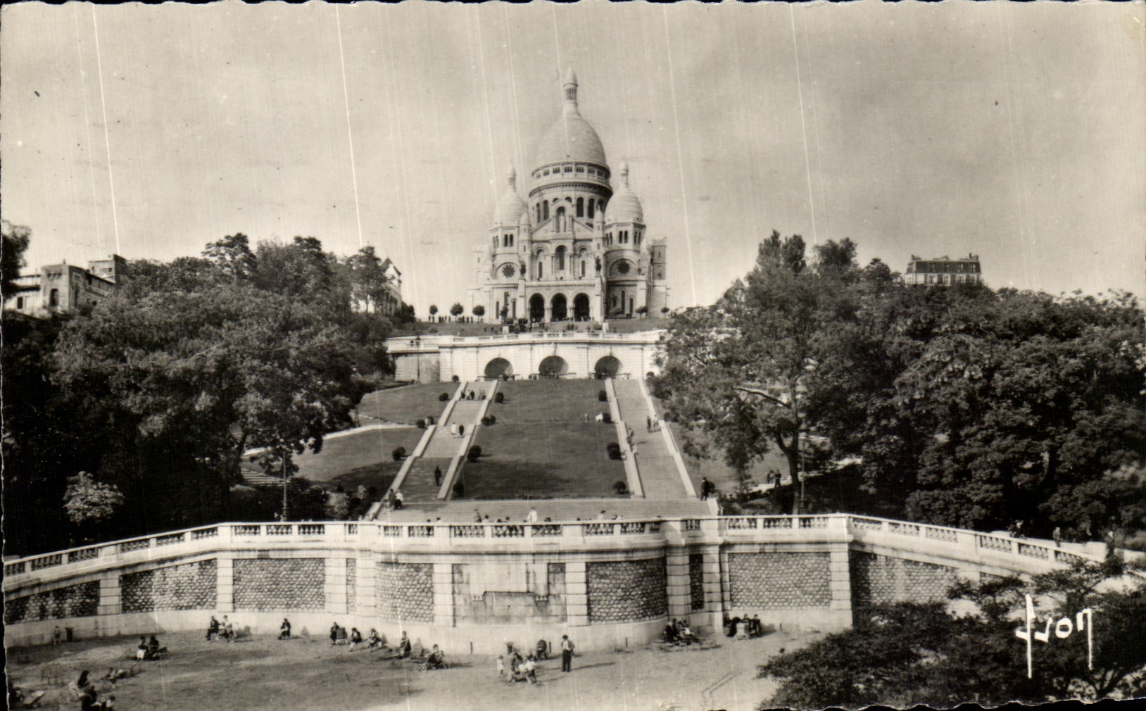 CPA Paris en flanant la basilique du sacre coeur et l'escalier monumental Montmartre