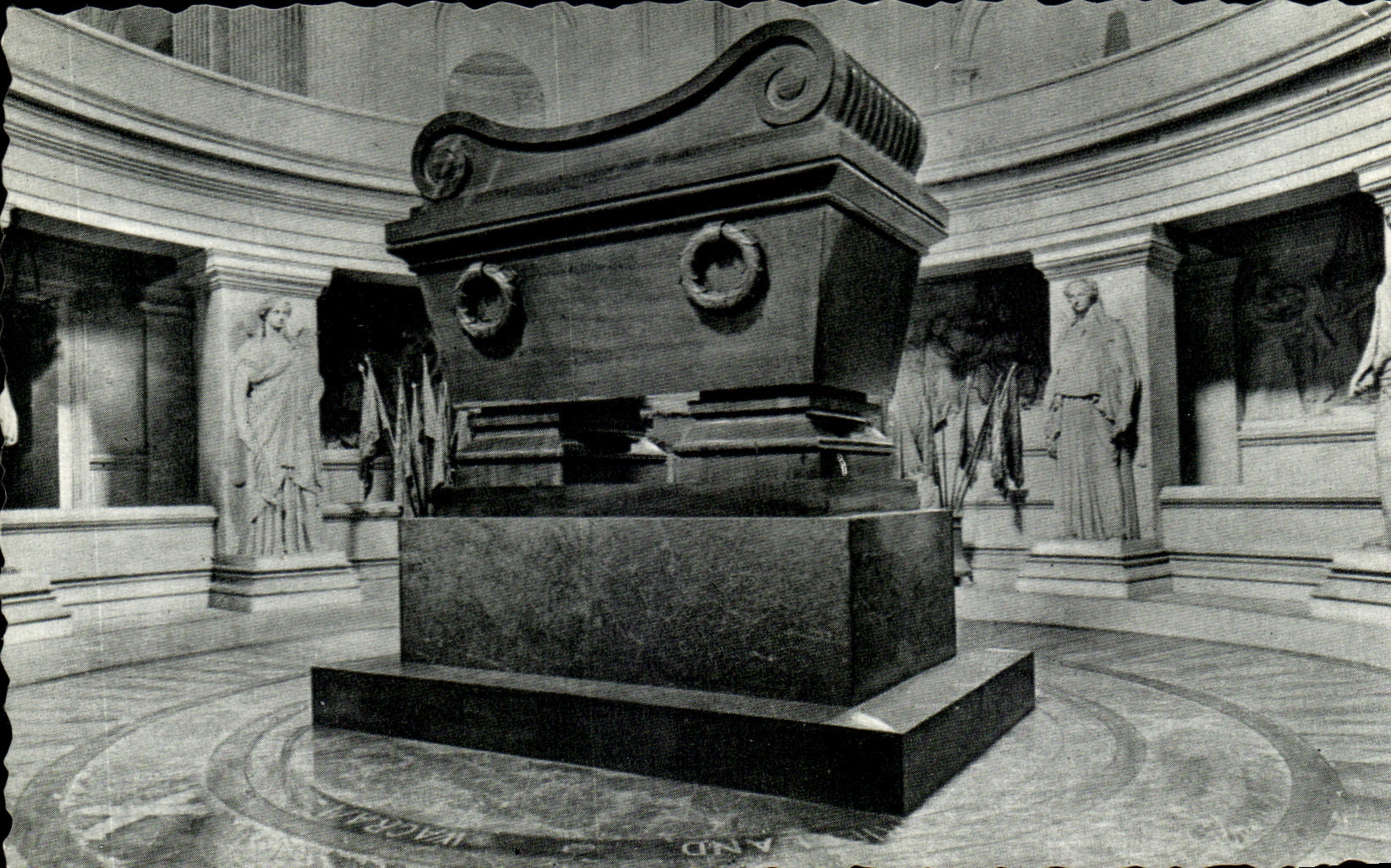CPA Paris tombeau de sa majeste napoleon l aux invalides