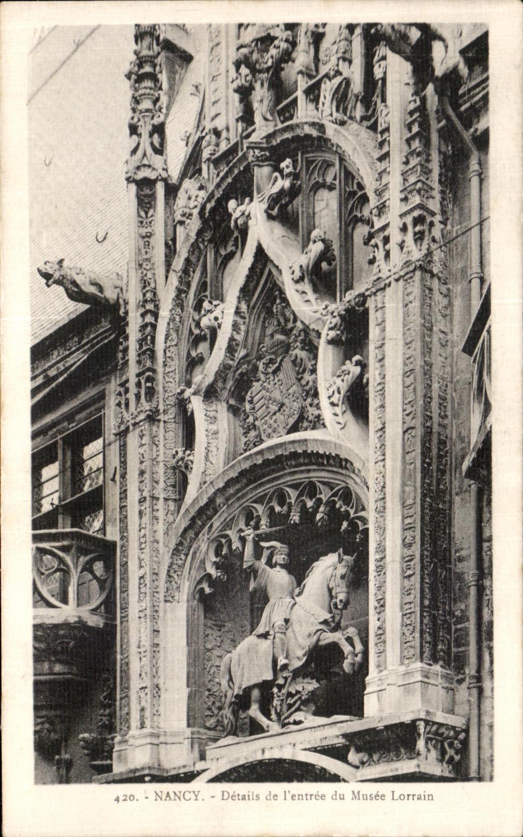 CPA Nancy Details de I'entree du Musee Lorrain