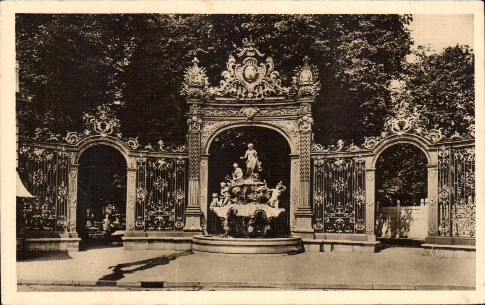 CPA La Douce France Nancy Place Stanislas Le Bassin d'Amphitrite