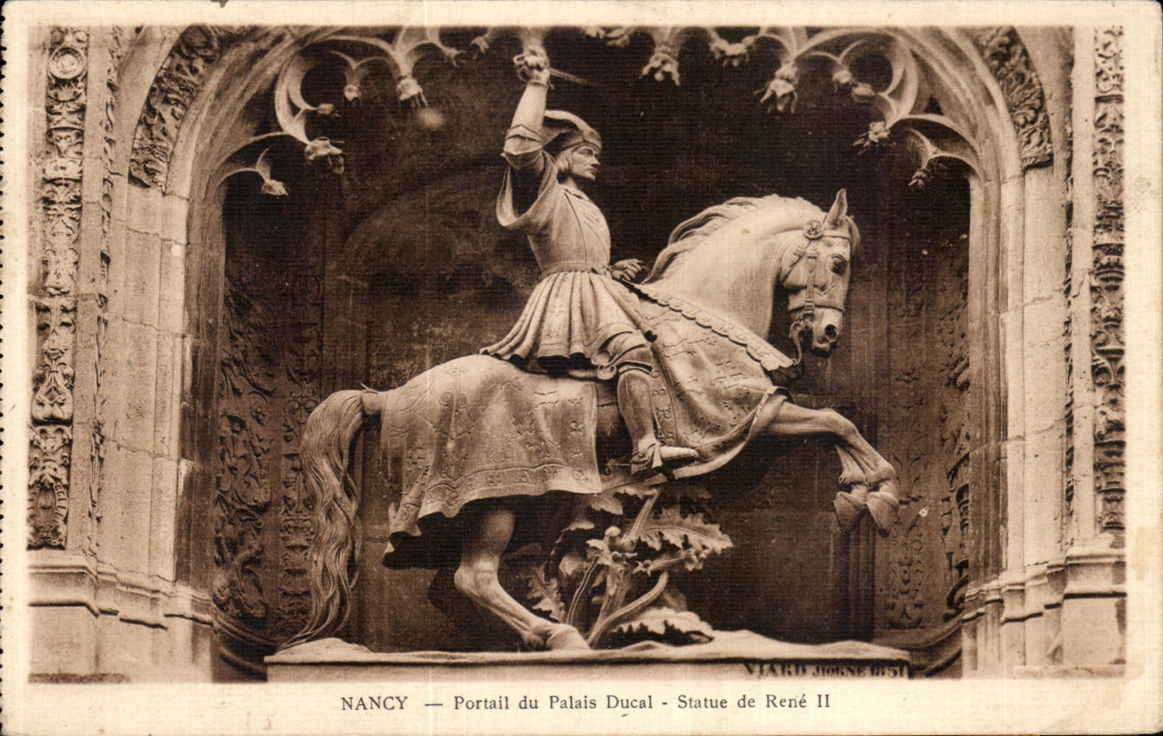 CPA Nancy Portail du Palais Ducal Statue de Rene II 