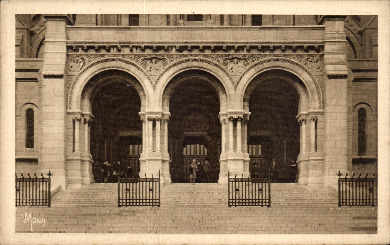 CPA Paris Basilique du Sacre de Montmartre Sacre Coeur
