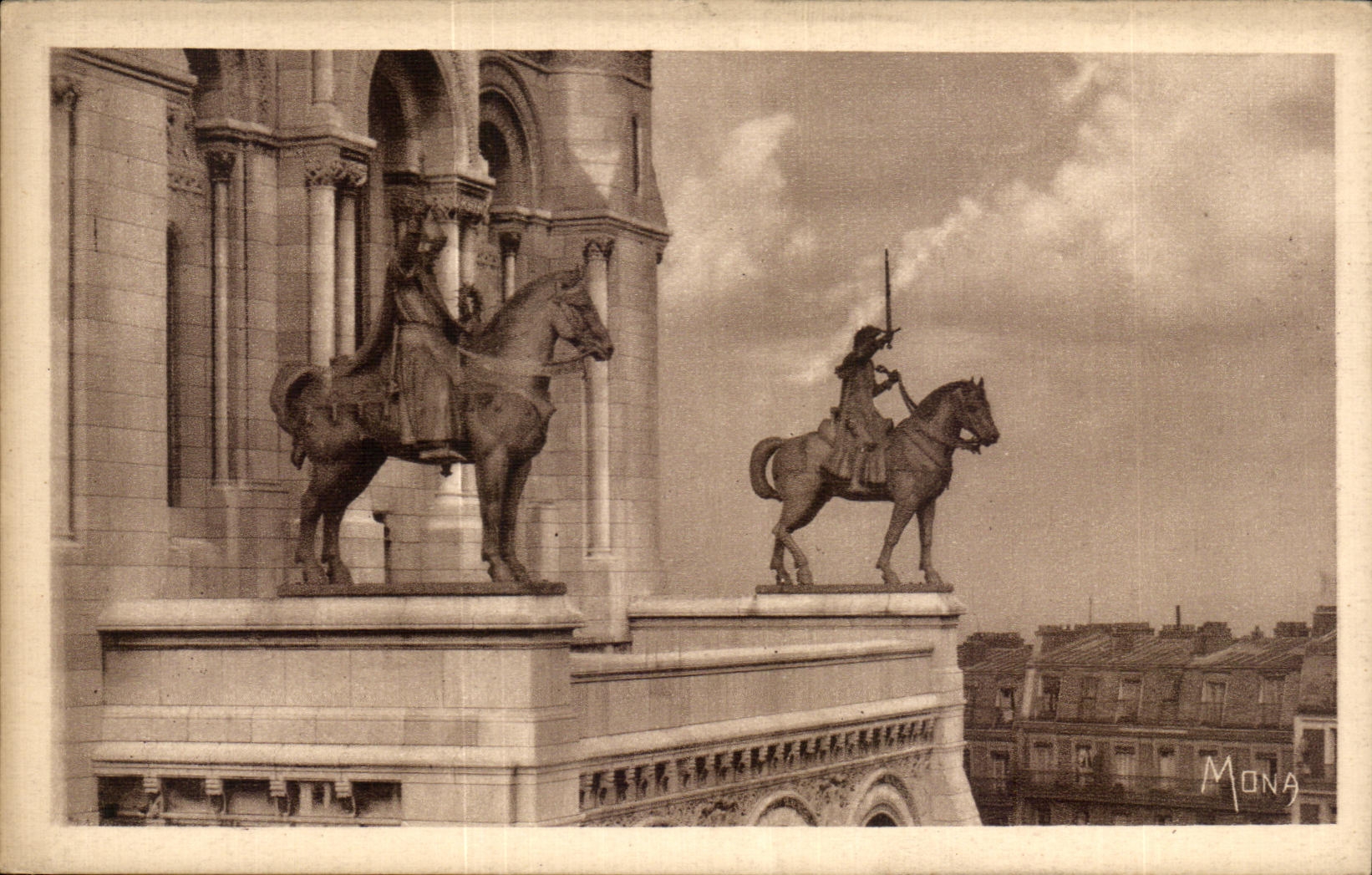 CPA Les Petits Tableaux De PAris Basilique du Sacre Coeur de Montmartre Statues equestres de Saint Louis et de Sainte Je