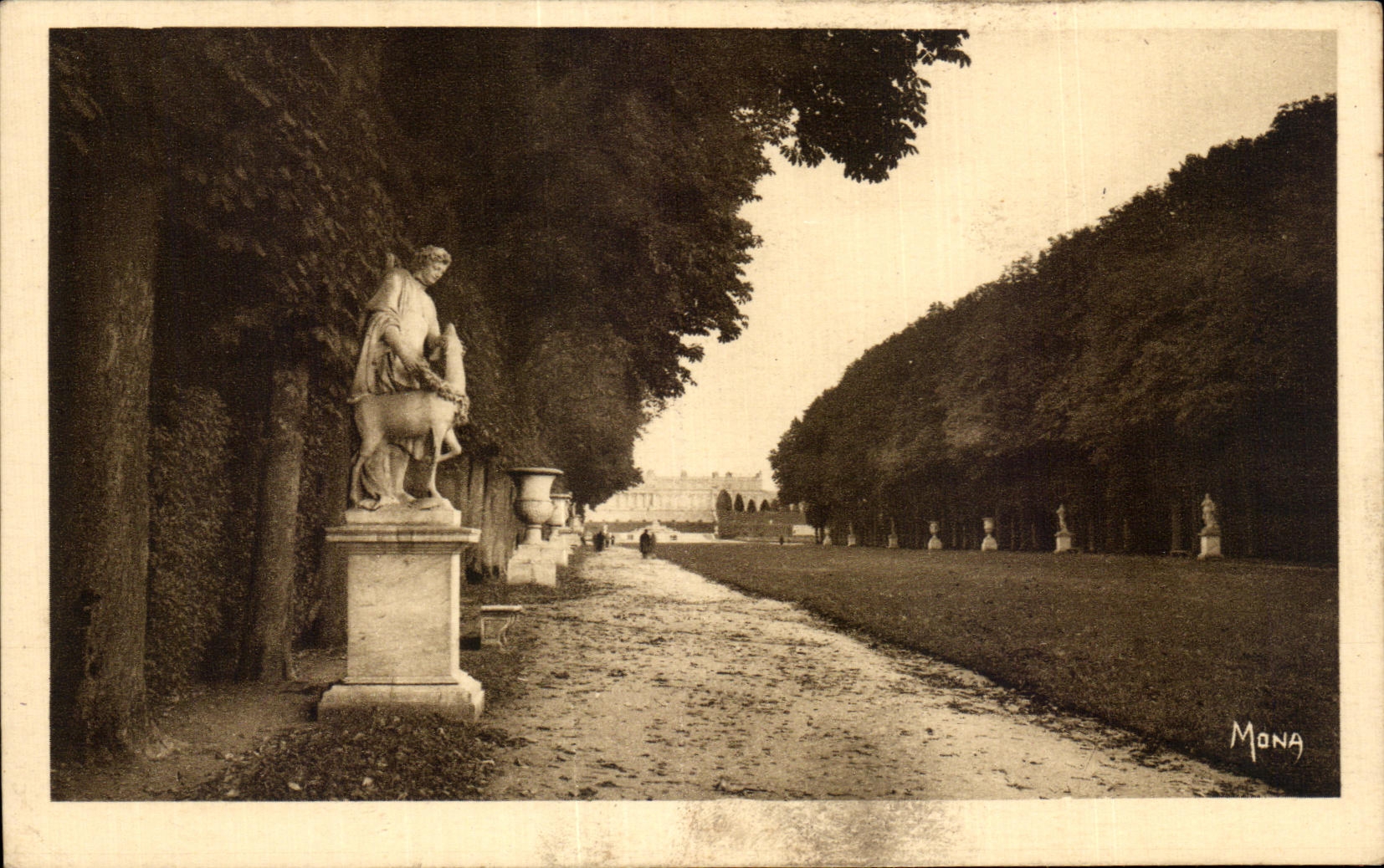 CPA Versailles Le tapis vert