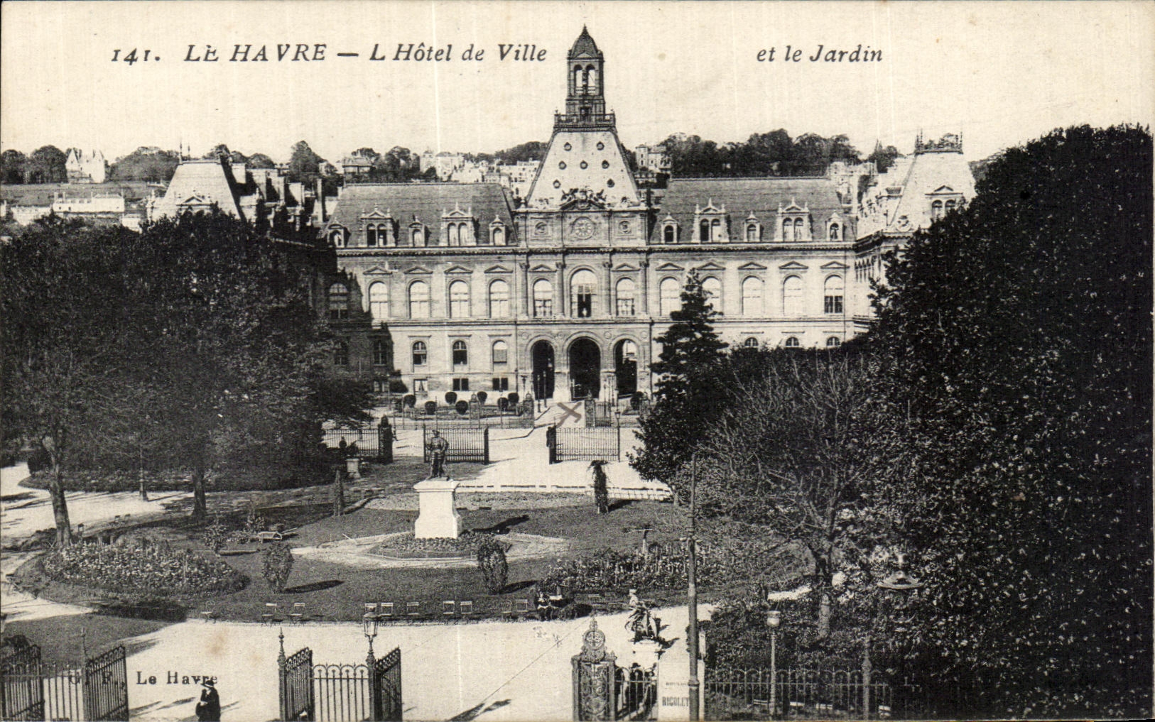 CPA Le Havre the Town hall And the Garden