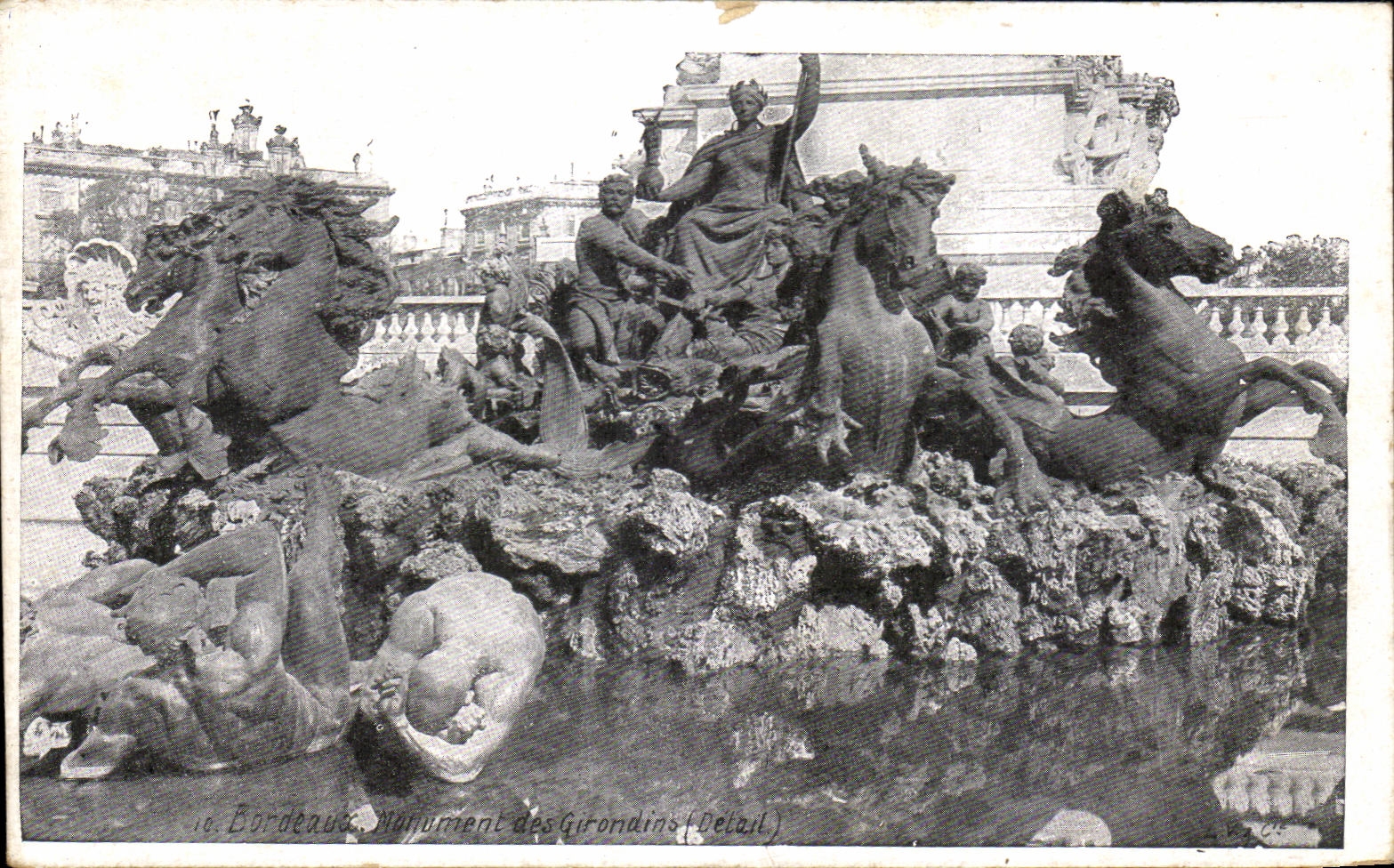 CPA Bordeaux Monument of the Of Gironde ones