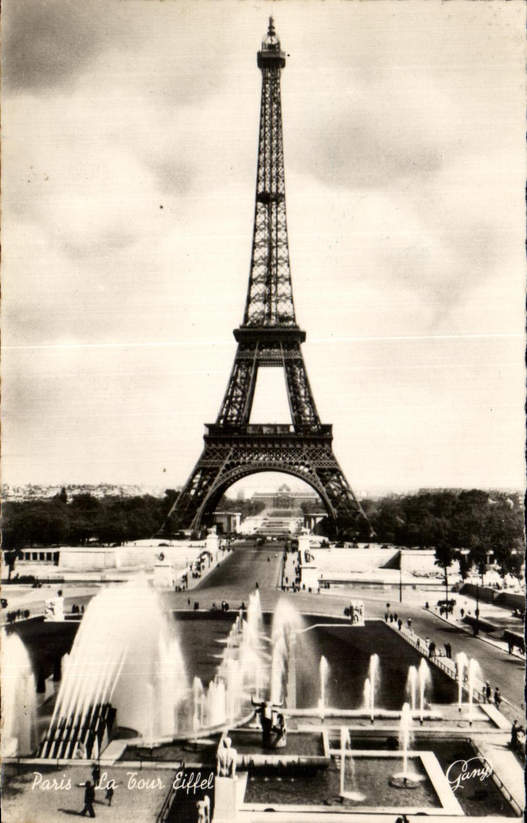 CPSM Paris La Tour Eiffel