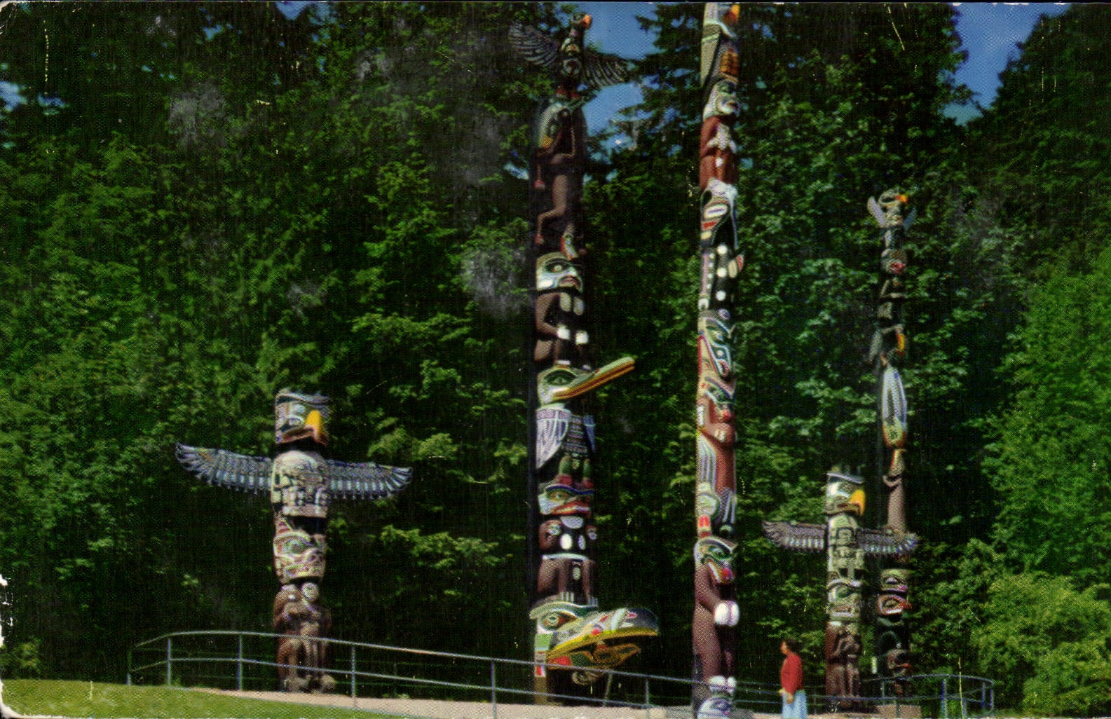 CPA Totem Poles In Stanley Park Vancouver Indiens 
