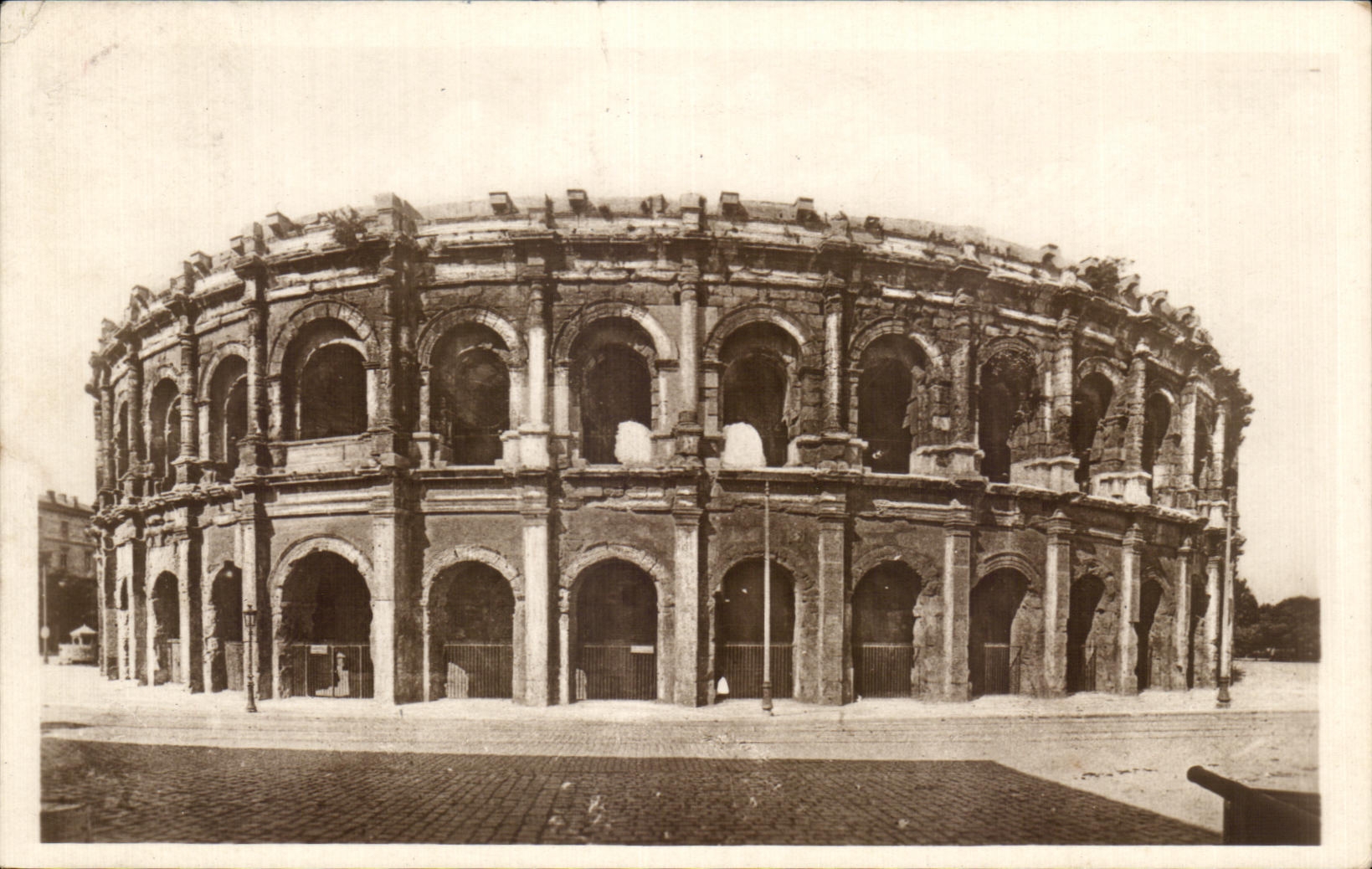 CPA Nimes Les Arenes Cote Ouest