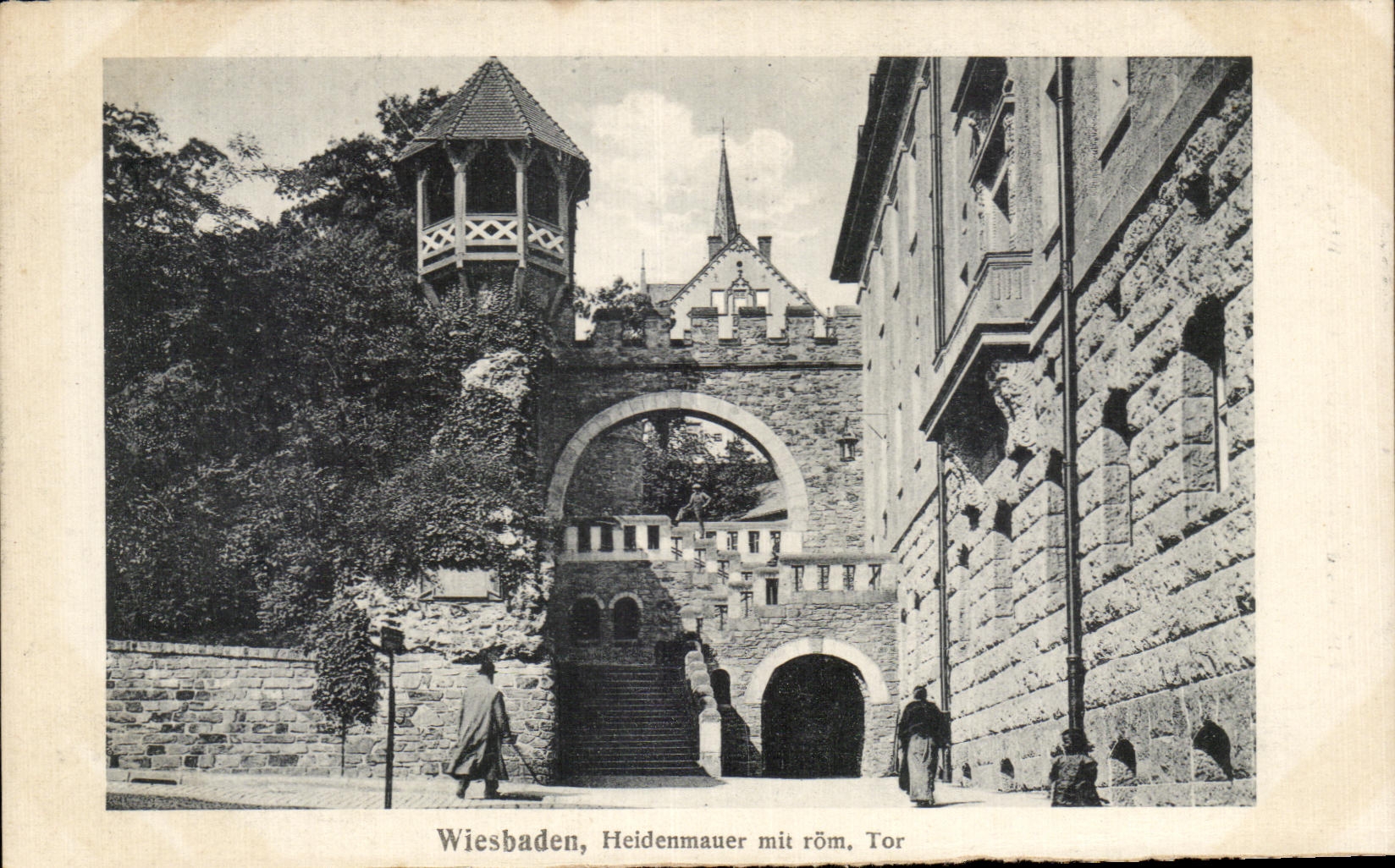 CPA Wiesbaden Heidenmauer mit rom Tor