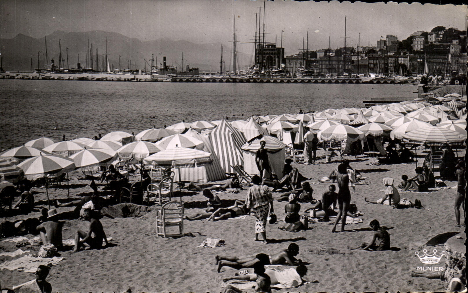 CPA the Dimension Of Cannes Azure a Beach of the Small cross