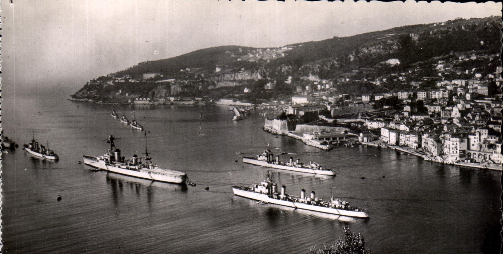 CPA the Dimension Of Villefranche Azure on Sea Roads and I' Escadre Boats