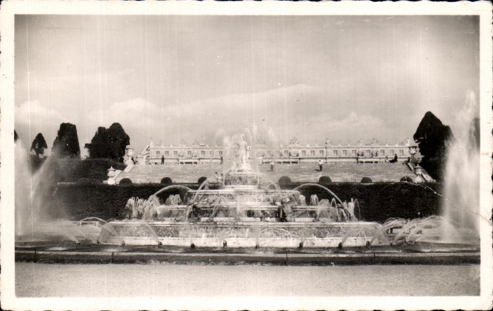 CPA Versailles Bassin de Latone Grandes Eaux Facade arriere du Chateau