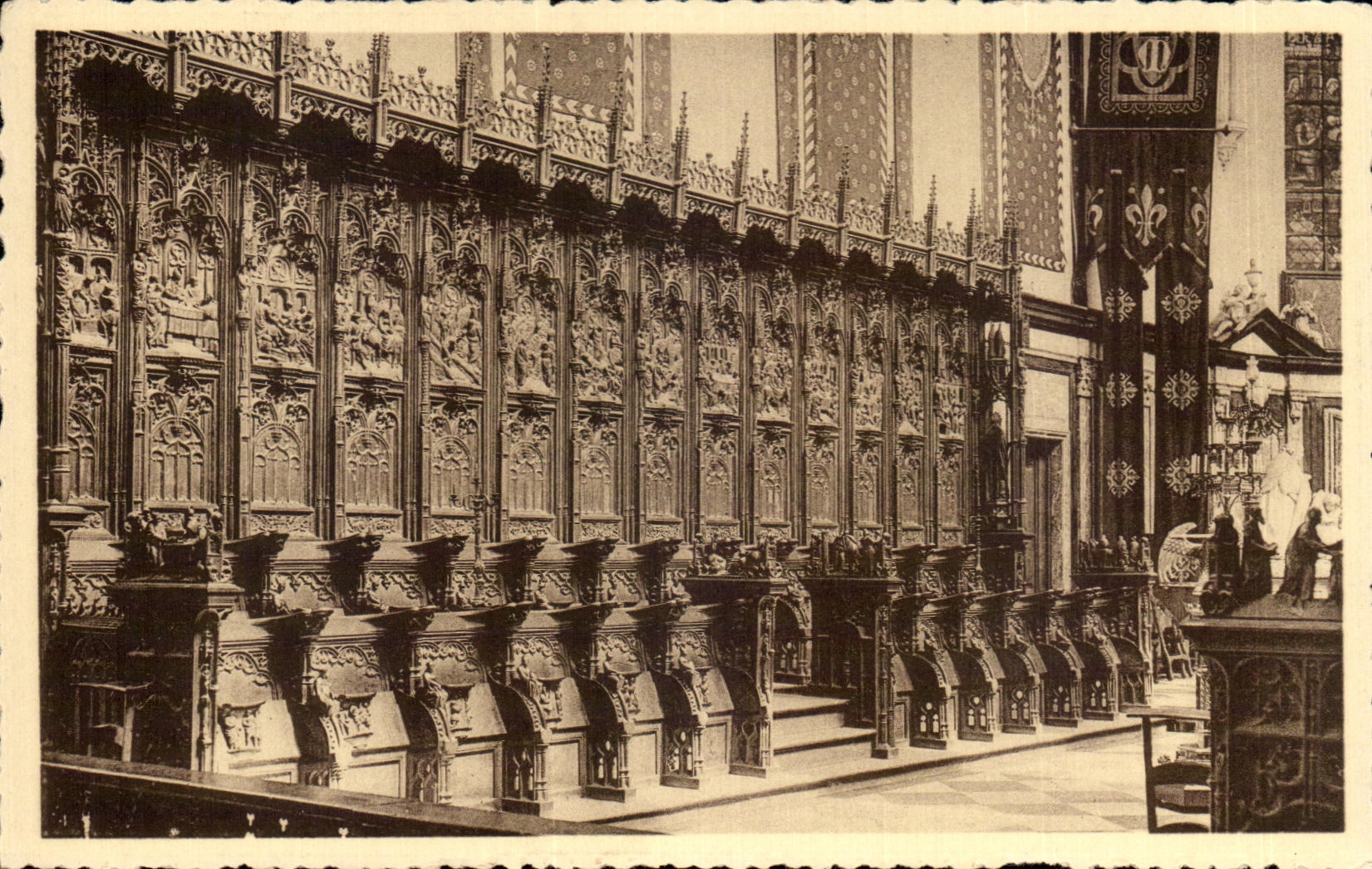 CPA Leuwen Church Saint gerirude Stalls