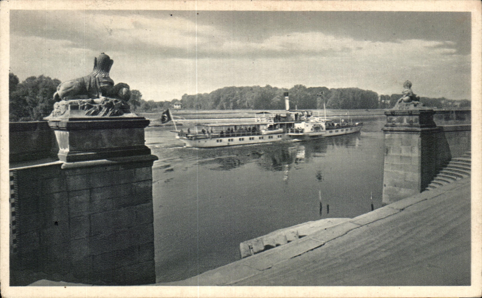 CPA Lustschloss Pillnitz Freitreppe amndt Wasserpalais Boat