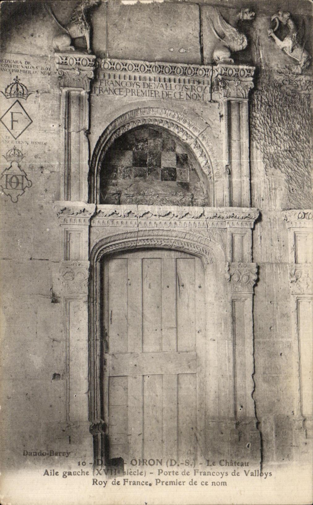 CPA Oiron la puerta de la izquierda del castillo de Francoys de Valloys Roy de Francia
