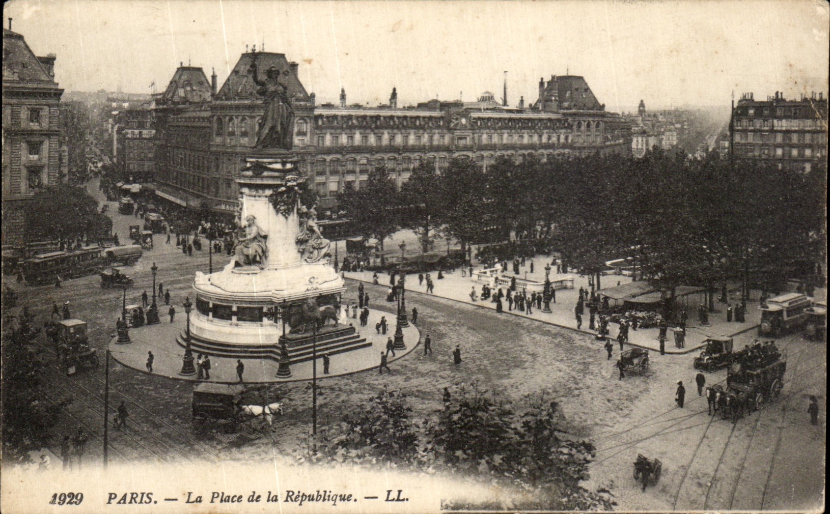 CPA Paris the Place of the Republic