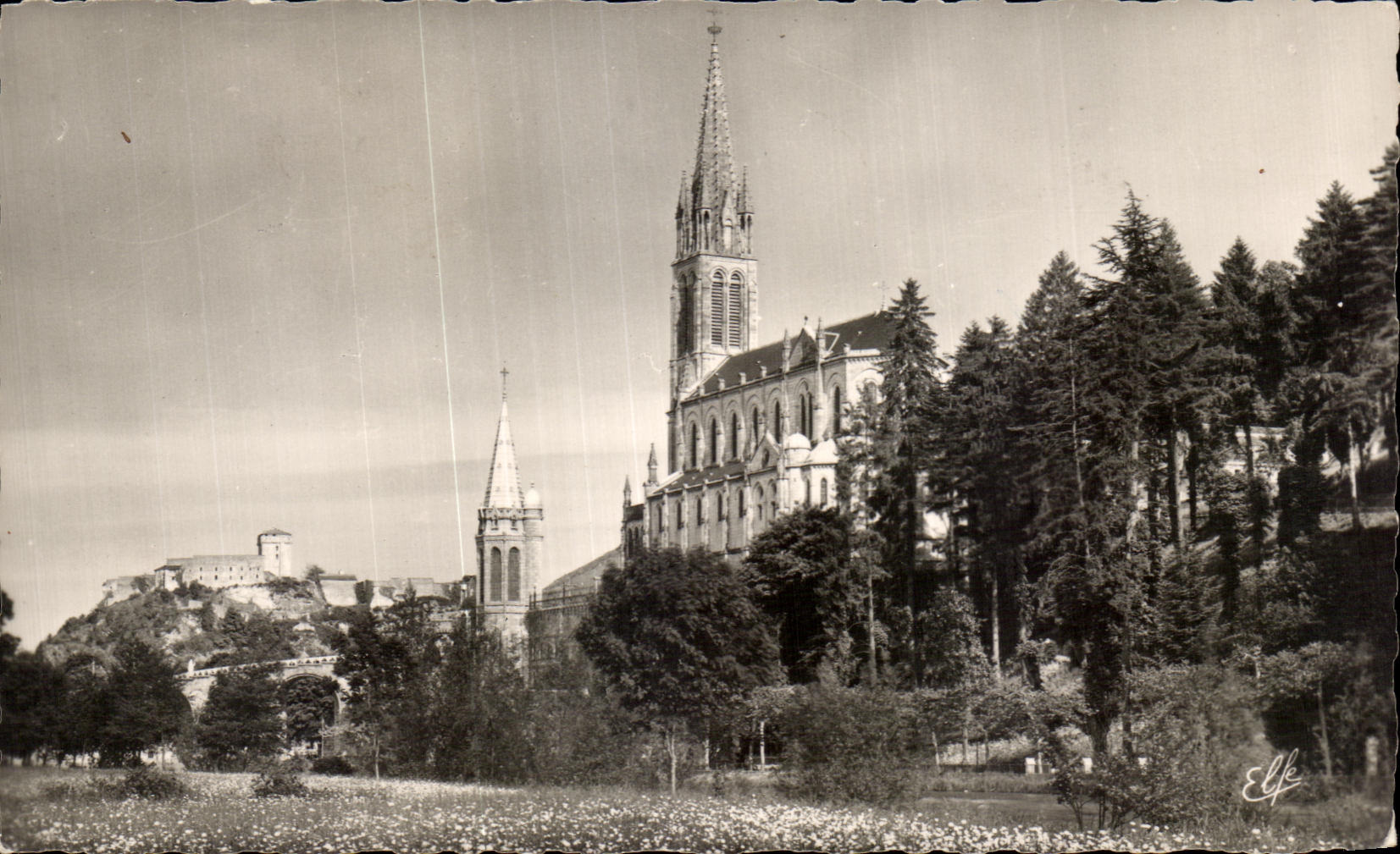CPA Lourdes Profile of the basilica and Castle Fort