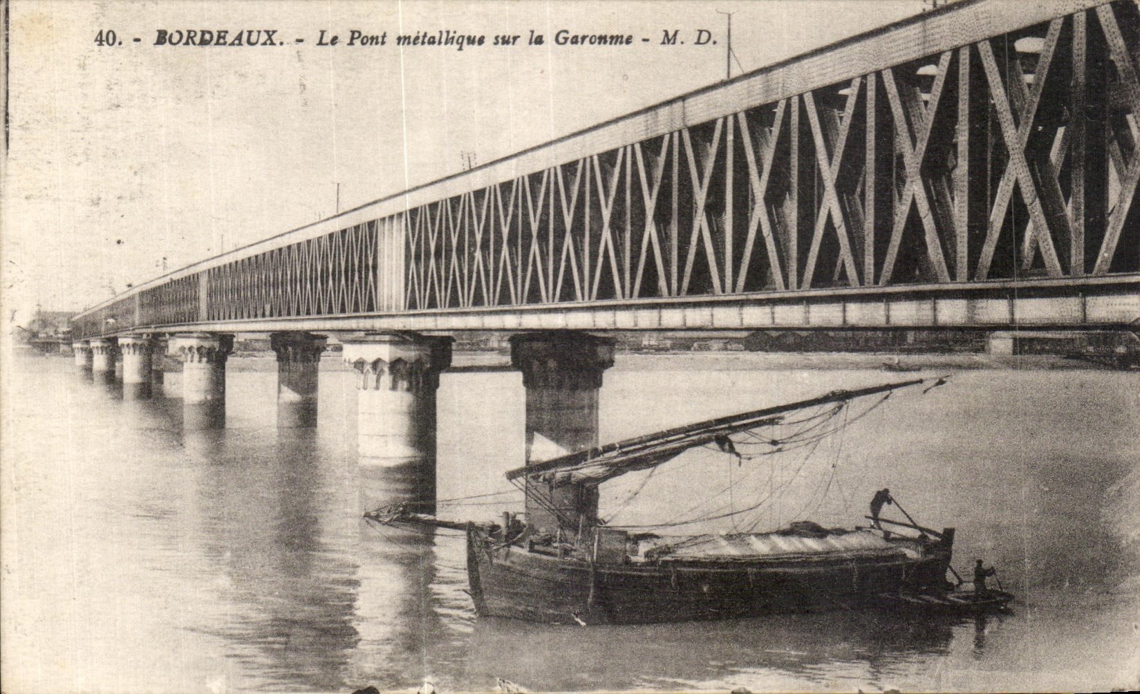 CPA Bordeaux the Metallic bridge on the Garonne Boat