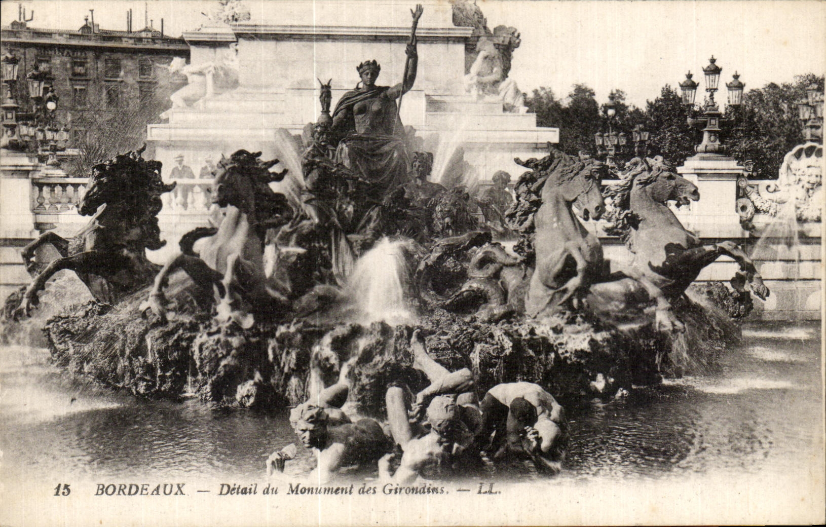 CPA Bordeaux Detail of the Monument of the Of Gironde ones