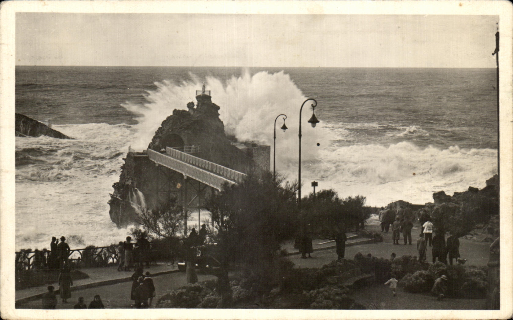 CPA Biarritz the Rock of the Virgin By Storm