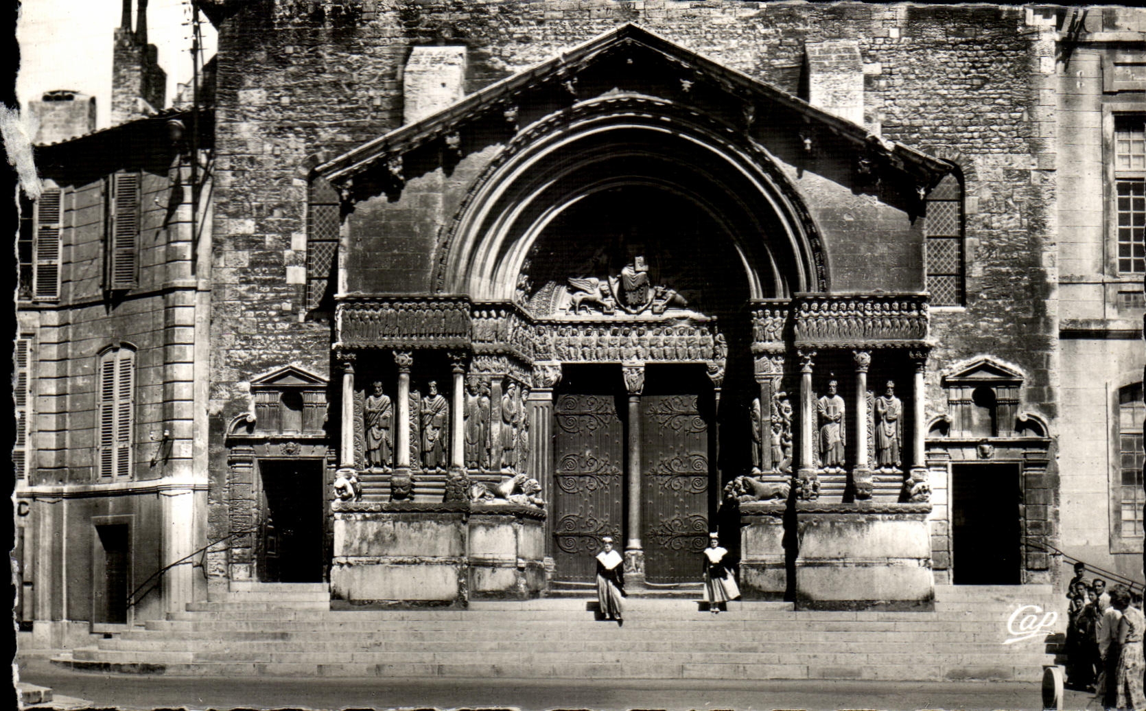 CPA Arles Gate of I' Eglise St Trophime