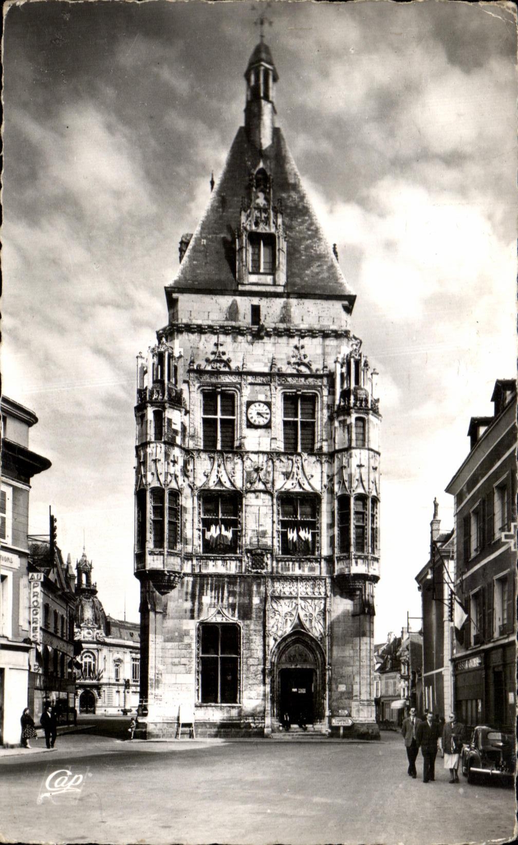 CPA Dreux el campanario de una iglesia