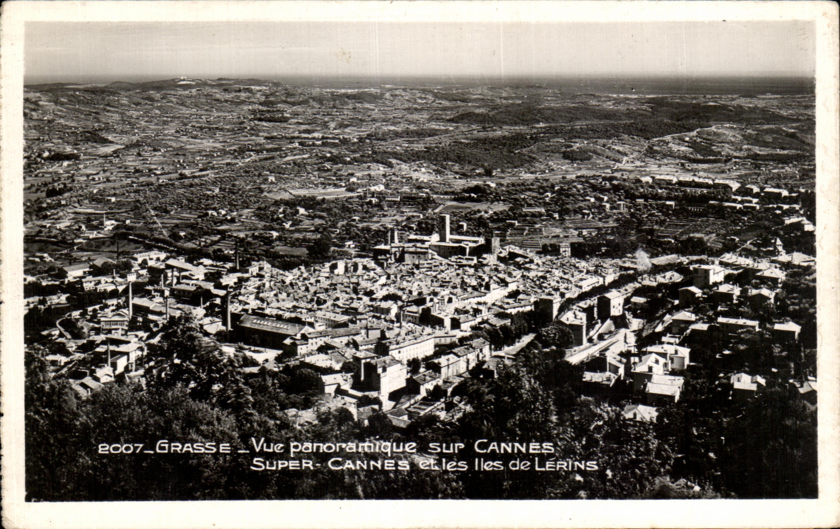 Opinion panoramica grasa de CPA sobre Cannes Cannes e islas estupendos de Lerines