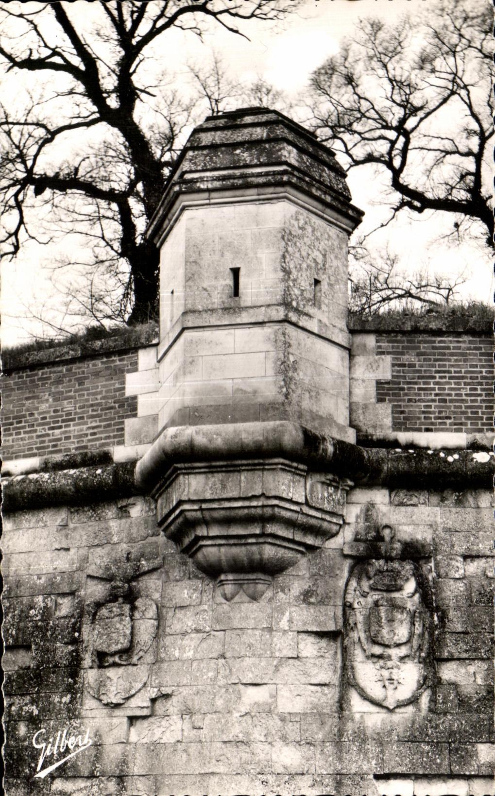 CPA Brouage empareda las armas de una torre del reloj de Richeliu