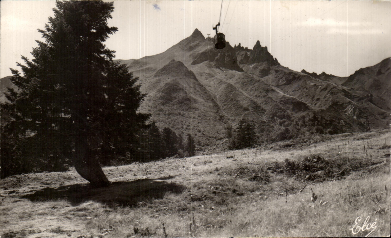 CPA Puy de Sancy a cabin of the teleferic on the way towards the Mont top Gilds