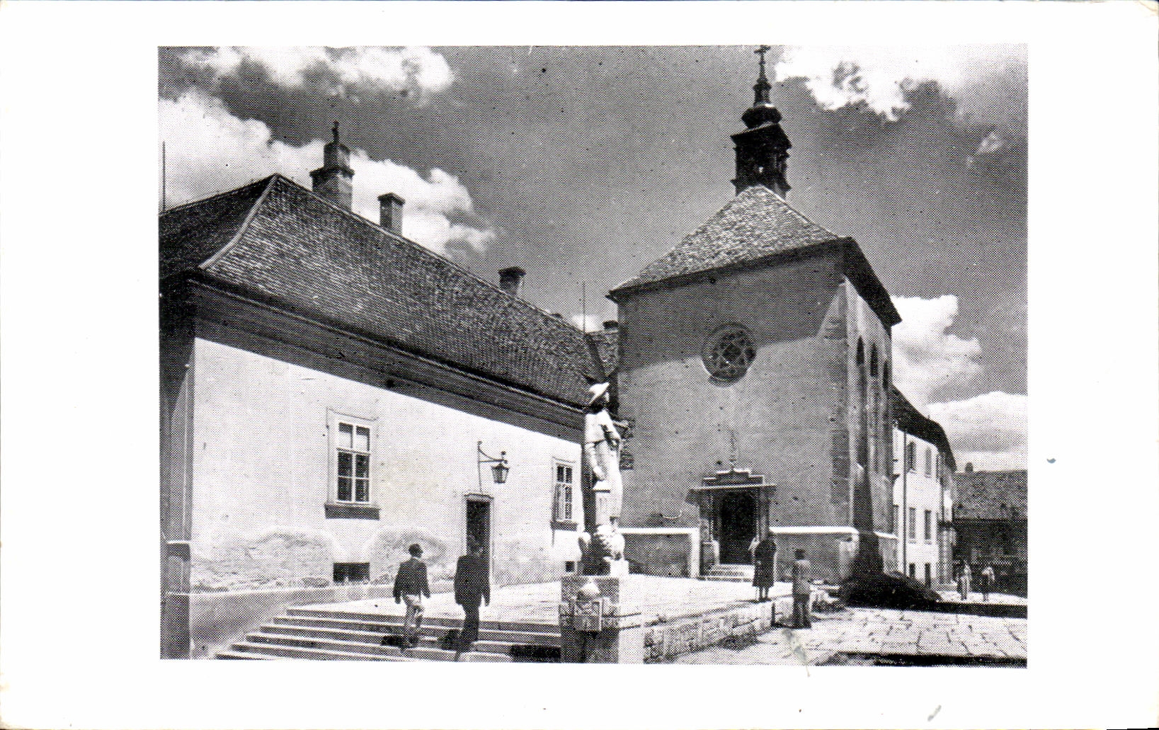 CPA Szekesfehervar Kalmanesehi Domonkos Szobra az altala epitett Hungary Hongrie