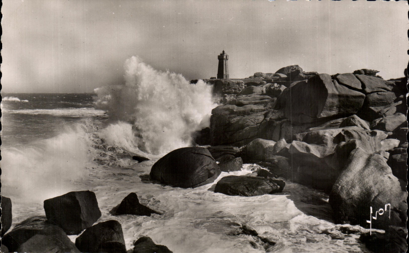 CPA Ploumanach La Tempete a I'assaut du Phare Lighthouse