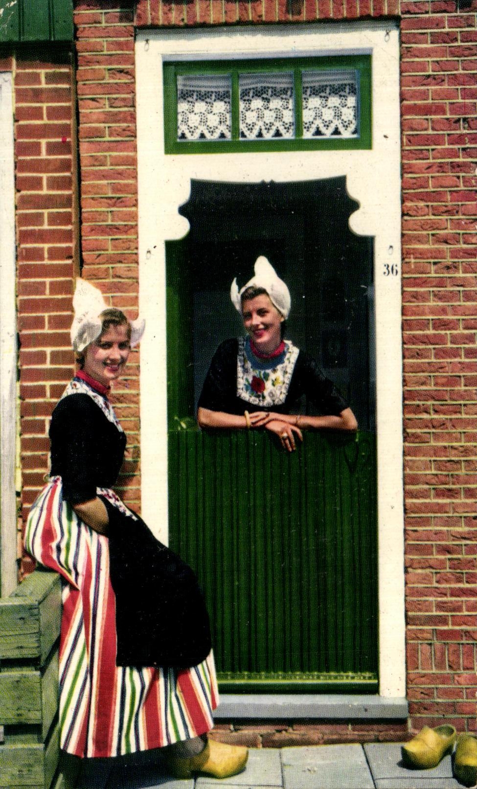 CPA Volendam Holland Folklore Costume Femmes
