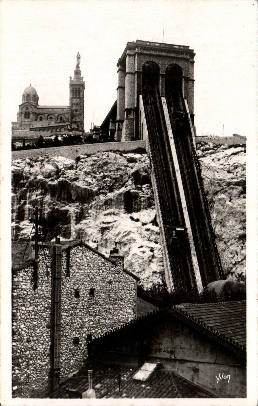 CPA La Douce France Marseille l'ascenseur de ND de la Garde