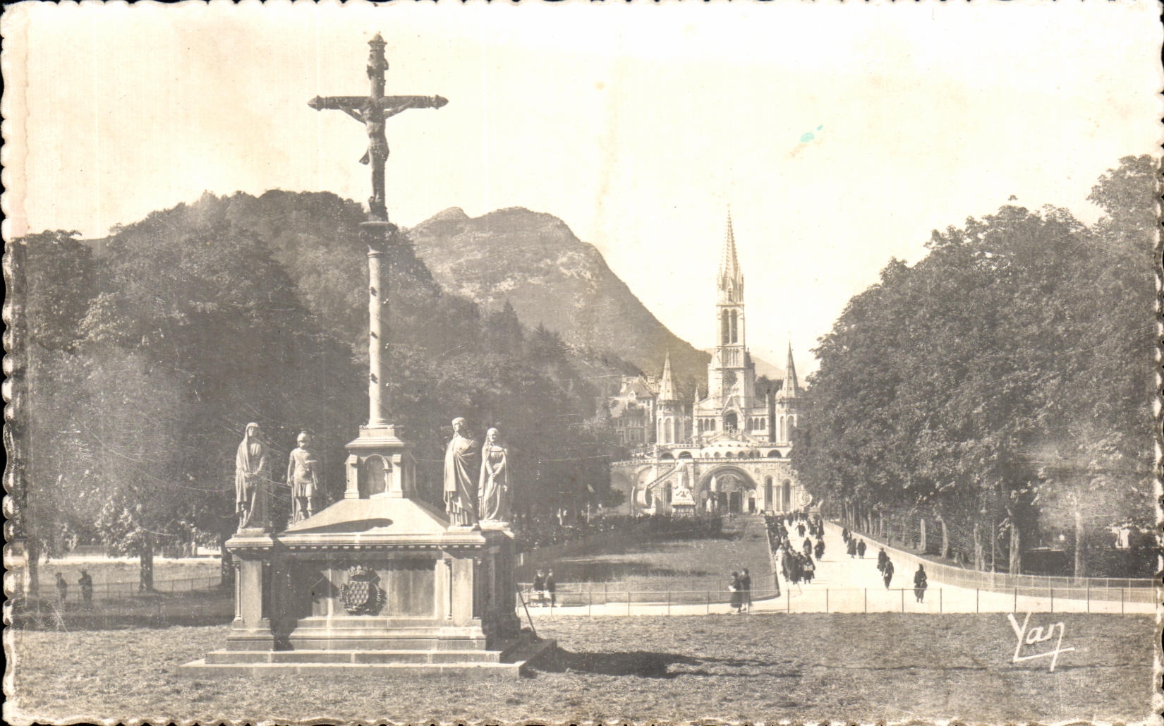 CPA Lourdes the Breton Martyrdom and the Basilica