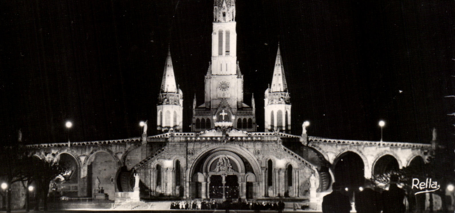 CPA Lourdes the Illuminee Basilica