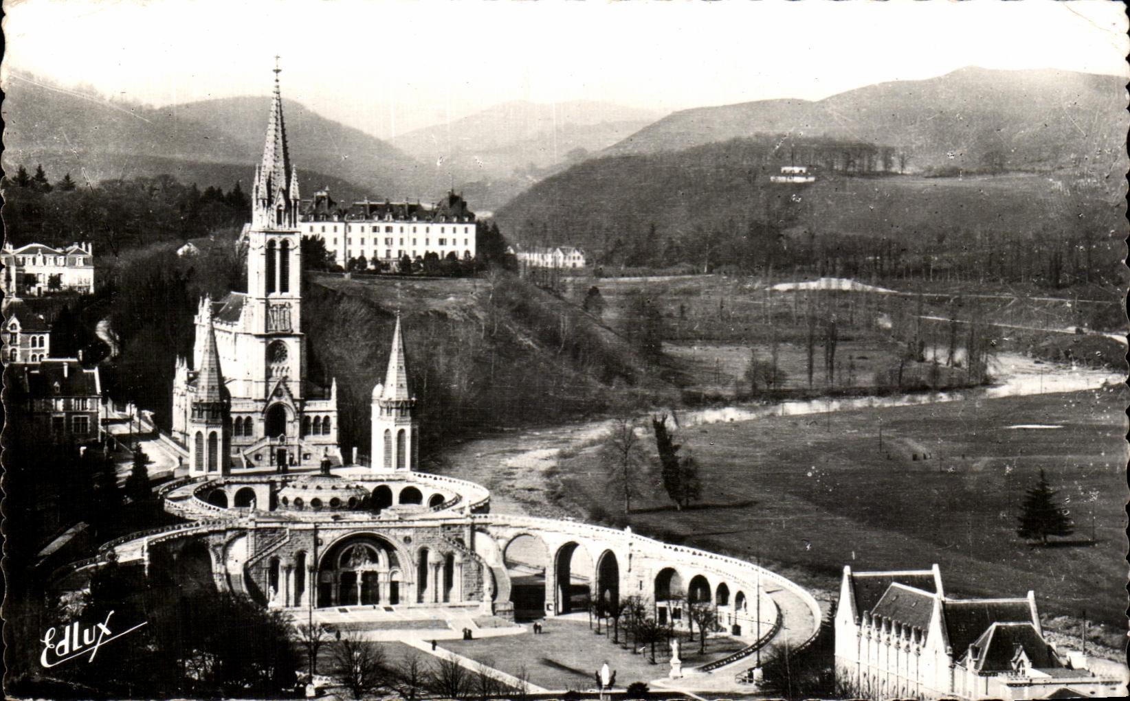 CPA Lourdes the Basilica seen of the Castle Fort