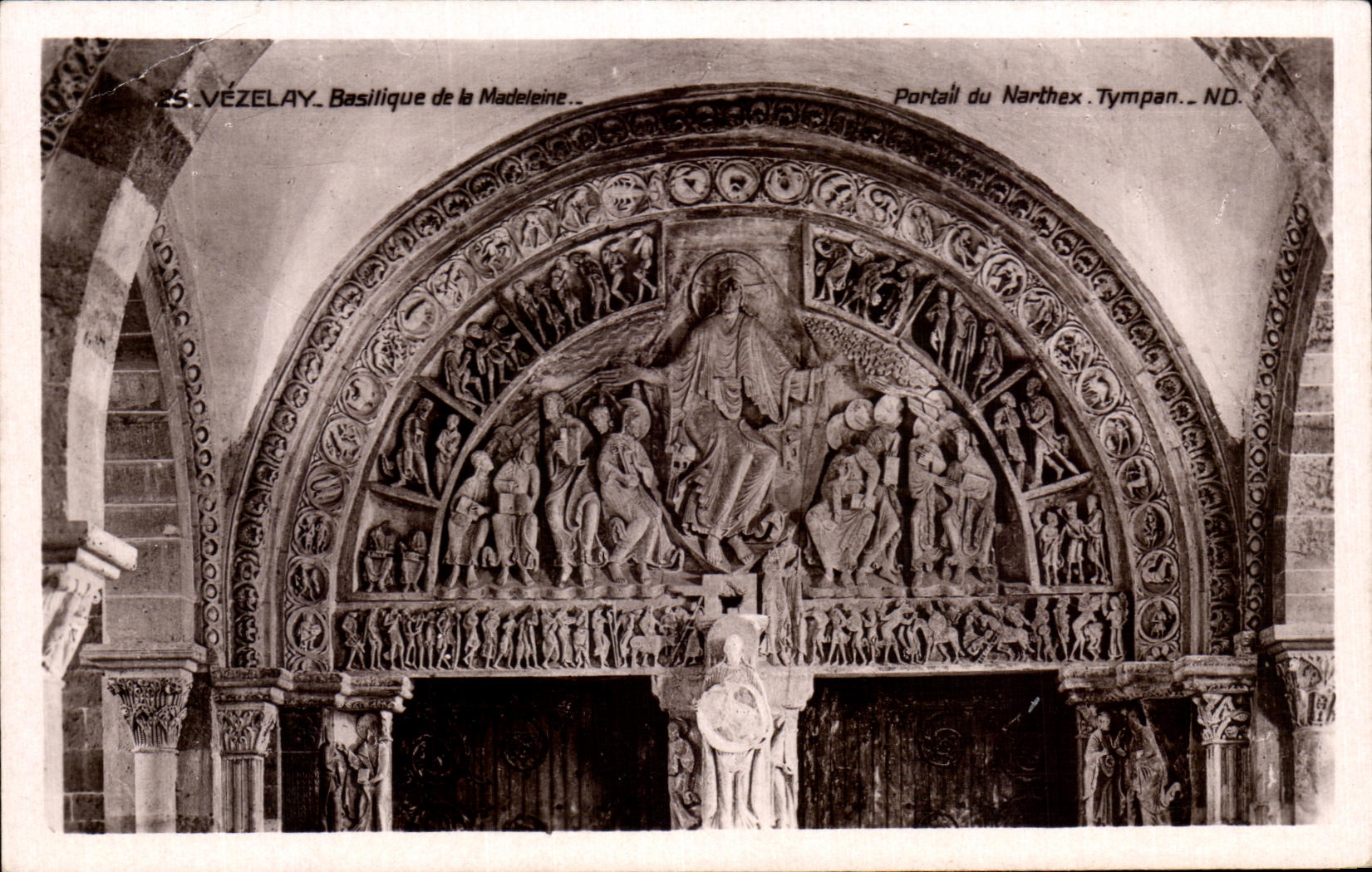CPA Vezelay Basilica of the Madeleine the Gate of Narthex