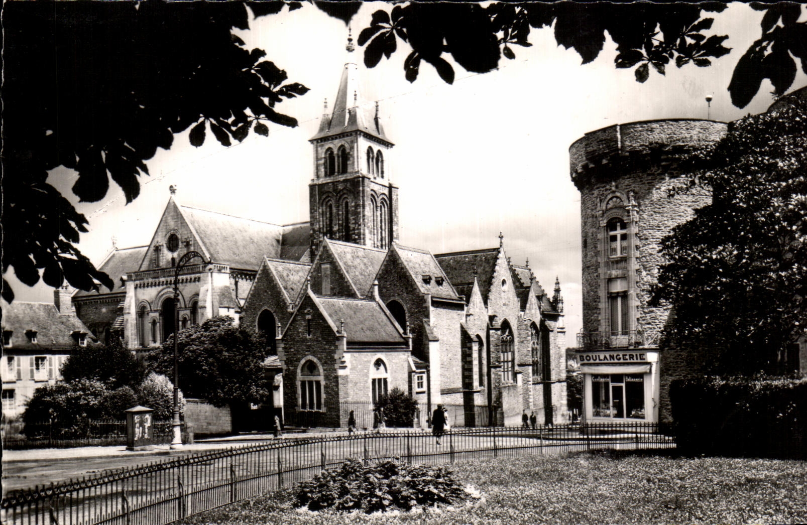 CPA Laval la catedral y el Beucheresse bloquean