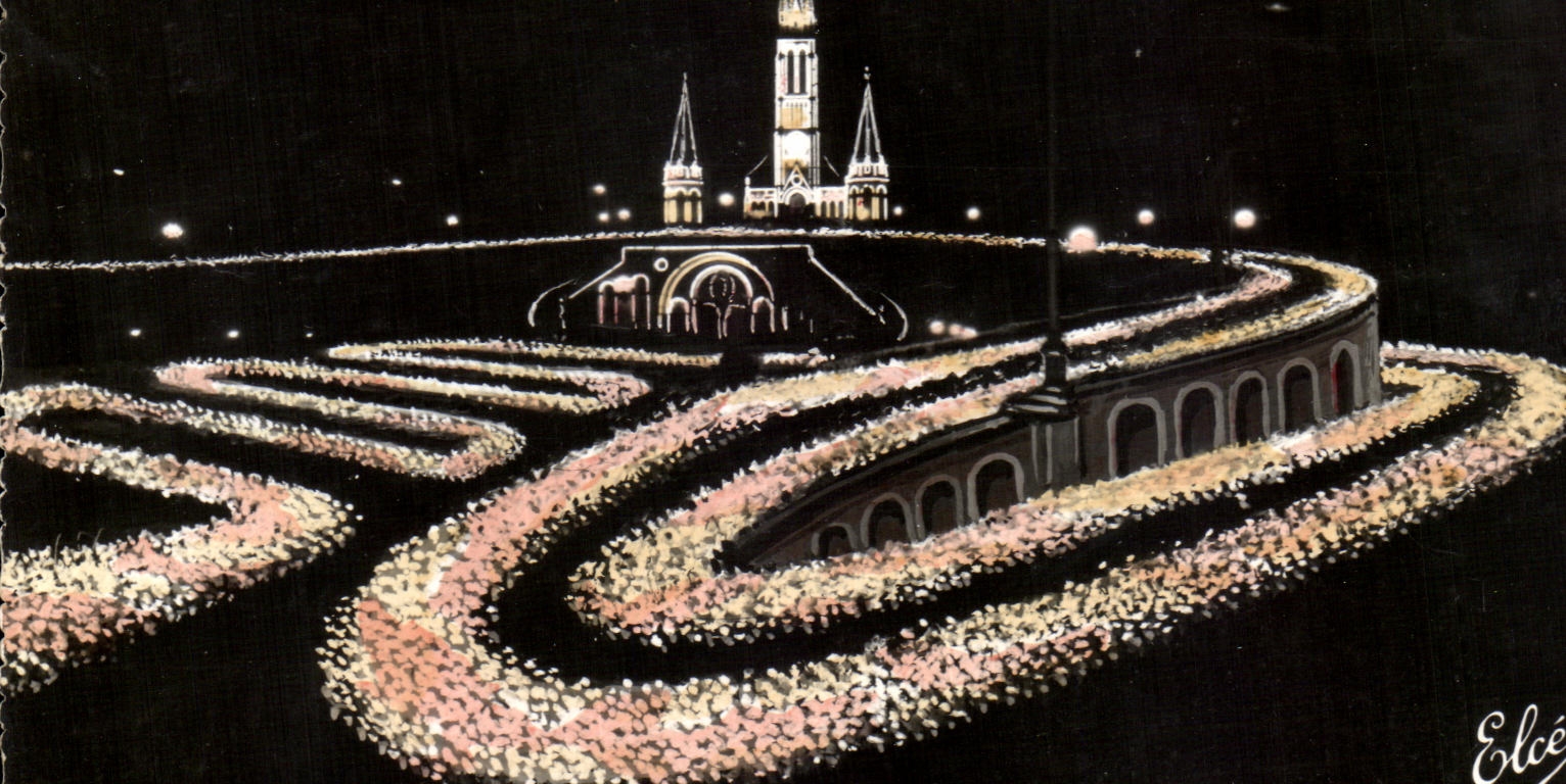 CPA Lourdes the Procession in front of the Basilica the Night