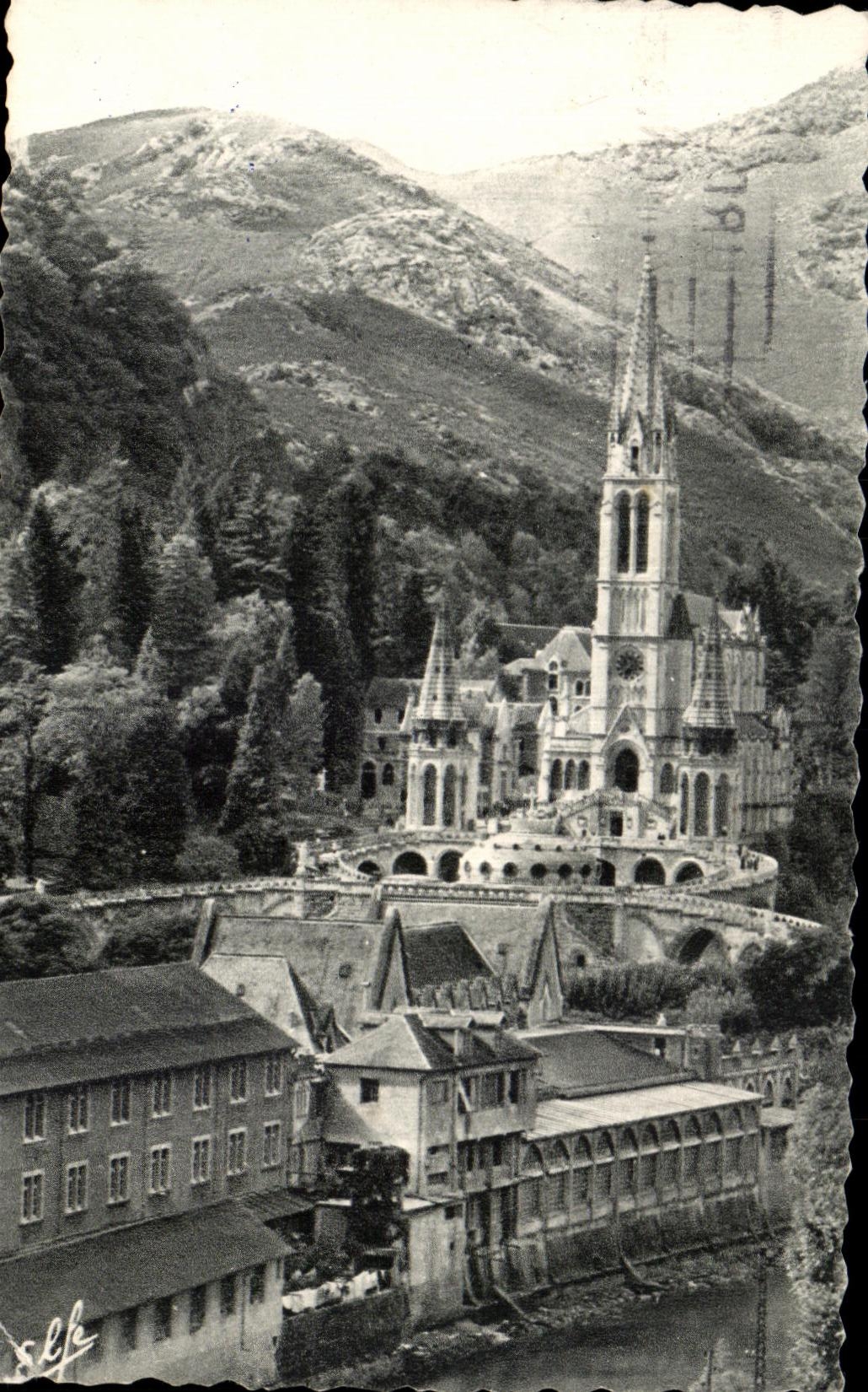 CPA Lourdes Seen on the Basilica and Gave