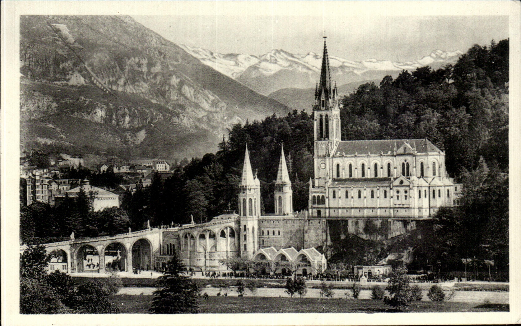 CPA Lourdes the Basilica and Mountains