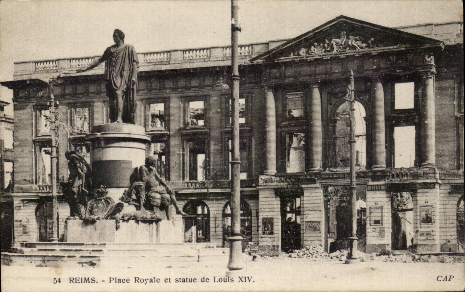 CPA Rheims Places Royal And Statue Of Louis XIV Militaria
